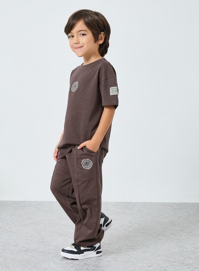 ستايلي طقم تيشيرت قطن مطبوع وبنطال جوجر - Image 1